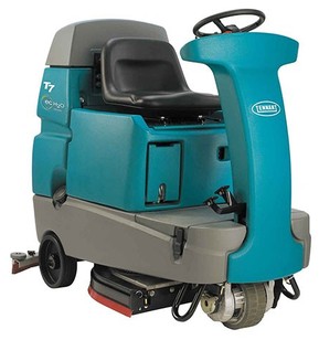 Tennant T7 Ride-On Scrubber 650 mm/26"  - Disk Wet Cell Battery